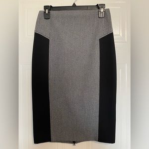EXPRESS WOMEN'S SKIRT SIZE 2 BLACK AND GRAY